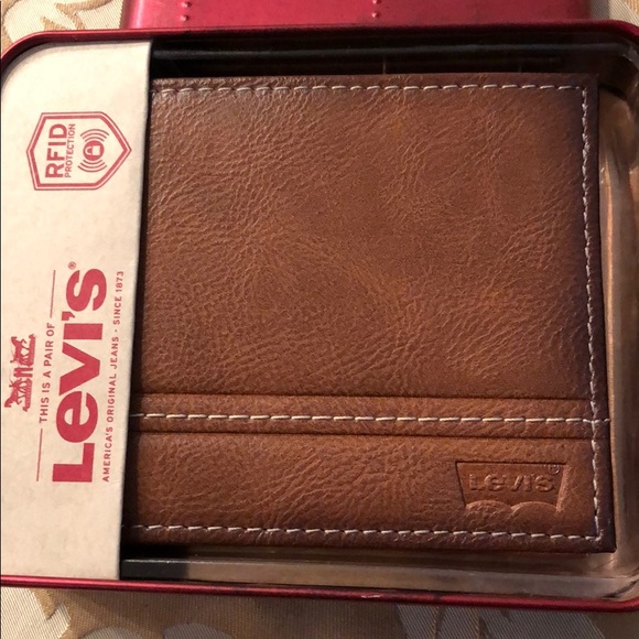 Levi's Bags Levis Tan Rfid Leather Bifold Wallet Nib Poshmark